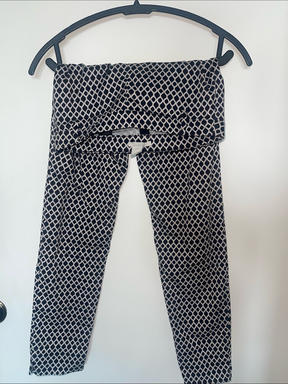 H&M Black and White Geometric Cropped Leggings